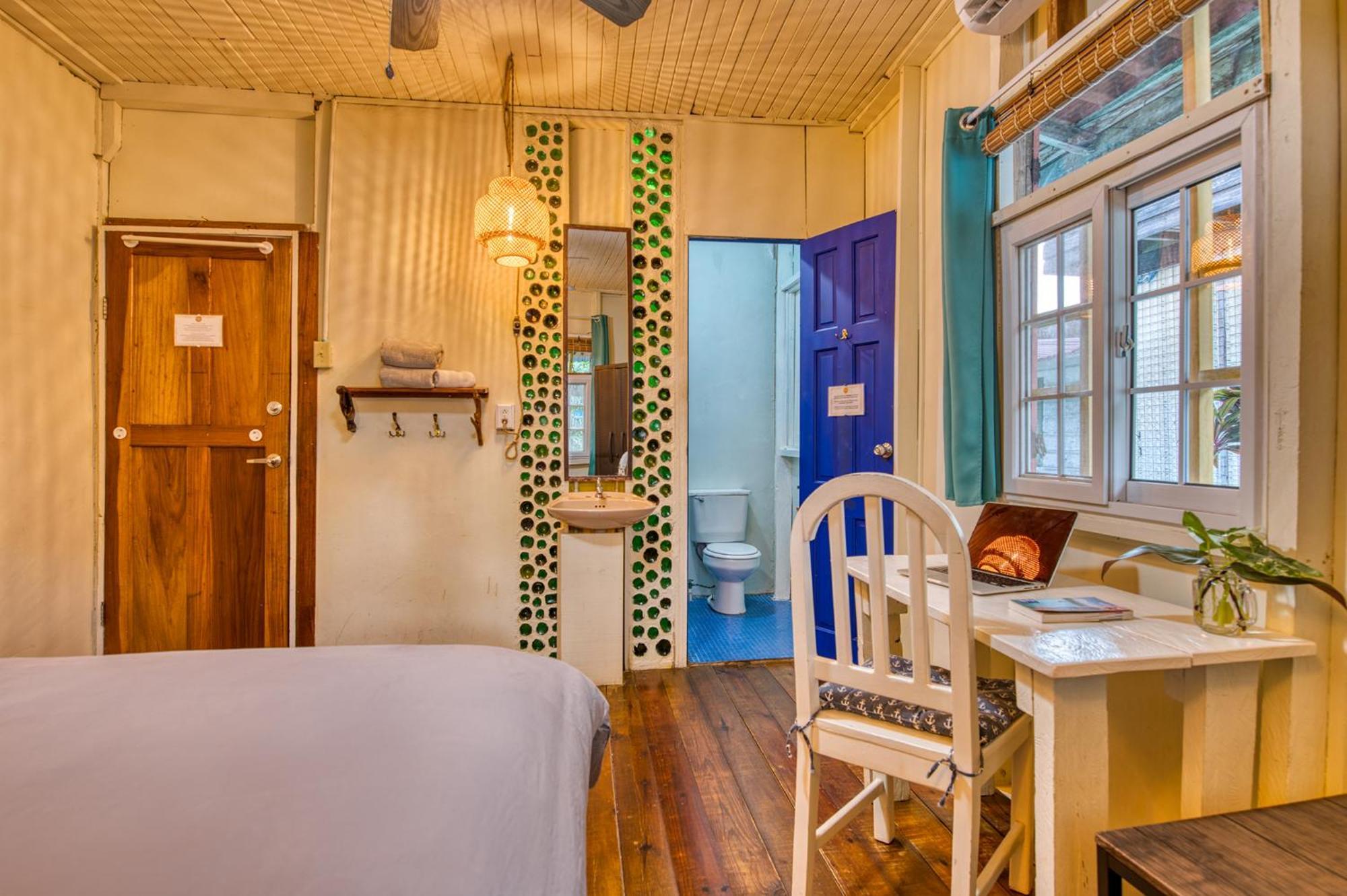 Saigon Bay Bed & Breakfast Bocas del Toro Eksteriør bilde